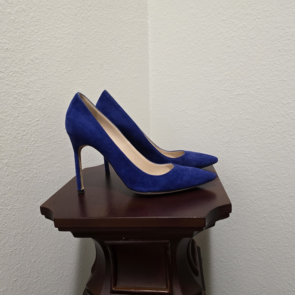 MANOLO BLAHNIK Blue Suede Pumps Sz 5